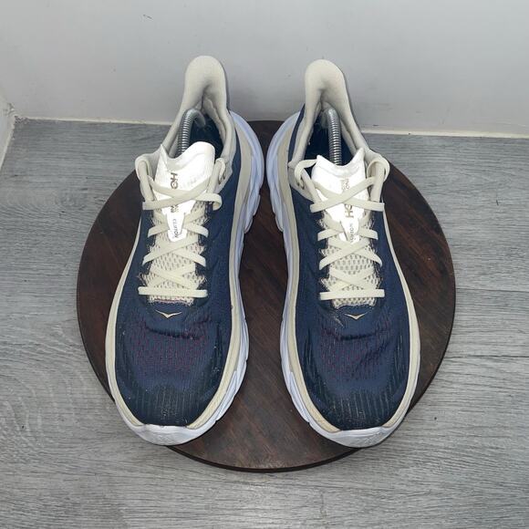 Athletic_Shoes